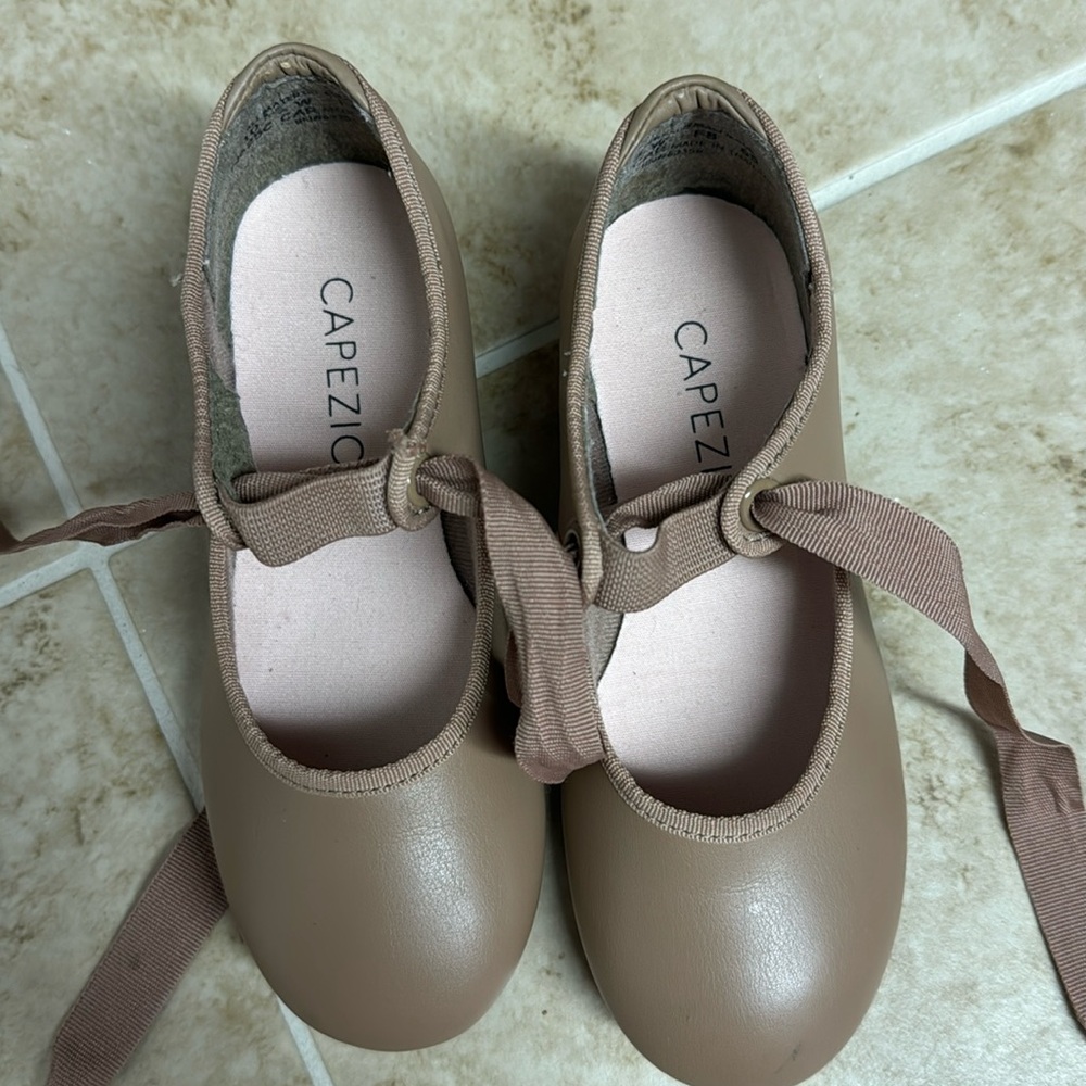 Capezio tap shoes size 10.5 Tan